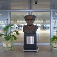 Israel international airport terminal 3 david ben gurion bust